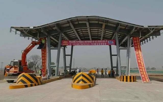 موٹروے پر سفر کے دوران سروس ایریا میں رکنے والا شہری بیوی کو بھول کر چلتا بنا