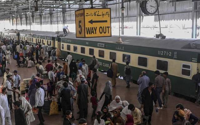 ریلوے حکام کا ٹرینوں کے بعد صفائی نظام کوآؤٹ سورس کرنیکا فیصلہ