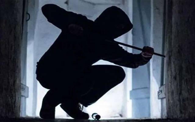 ڈکیتی کا ڈراپ سین:پولیس کوکال کرنیوالاہی 45ہزارکی واردات کا ماسٹرامائنڈنکلا