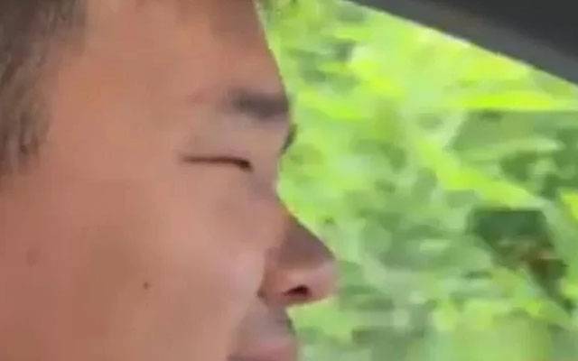 دوران ڈرائیورنگ چھوٹی آنکھوں کے حامل شخص کیساتھ دلچسپ واقعہ  