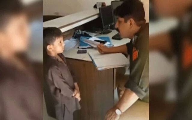  سات سالہ بچہ خواتین کیخلاف شکایت لیکر تھانے پہنچ گیا