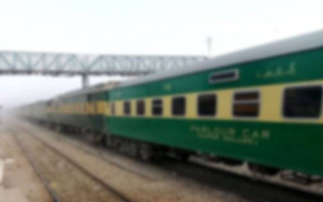 مہر ایکسپریس ٹرین حادثے سے بال بال بچ گئی
