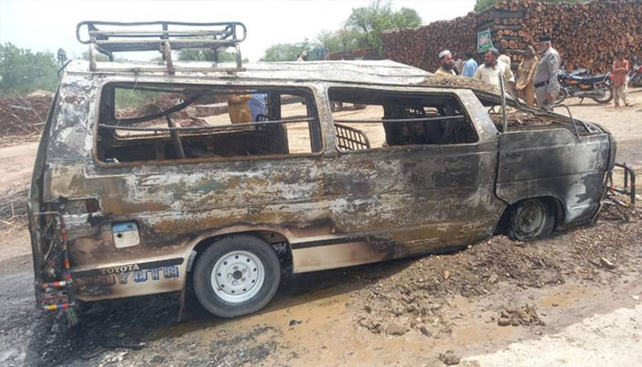 LPG Cylender, Motorway Police, Ahmadpur Sharqia, City42, College students' van ablaze 