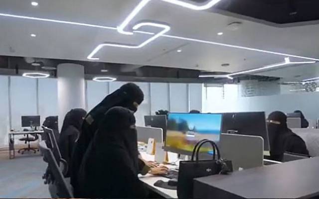 سعودی خواتین ملازمین کیلئے بڑی خوشخبری، 3 ماہ کی تنخواہ ایڈوانس ملے گی