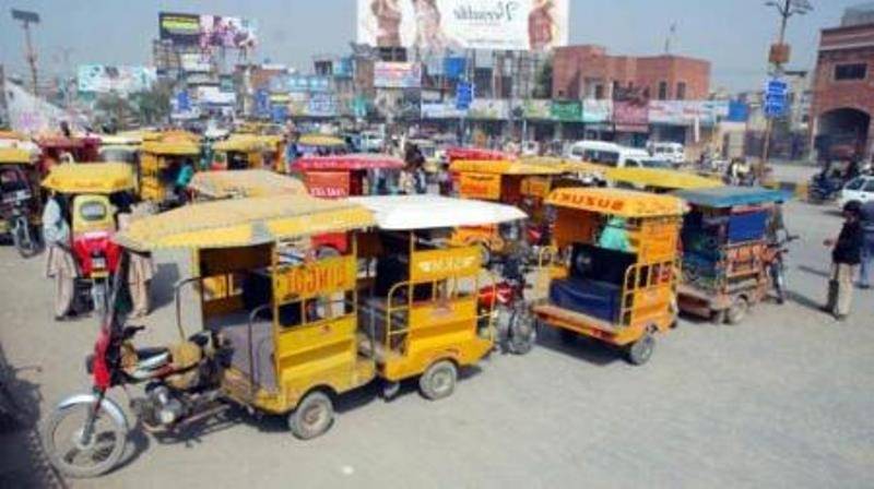 چنگ چی رکشوں پر پابندی کے خلاف درخواست پر سندھ حکومت و کمشنر کراچی کو نوٹسز