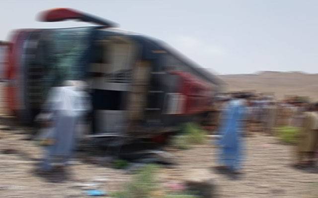 ژوب ؛ تیزی رفتاری کے باعث مسافر بس اُلٹ گئی 