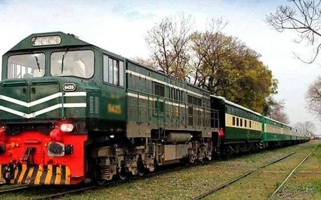 تمام مسافر ٹرینوں کے کرایوں میں 2 فیصد اضافہ