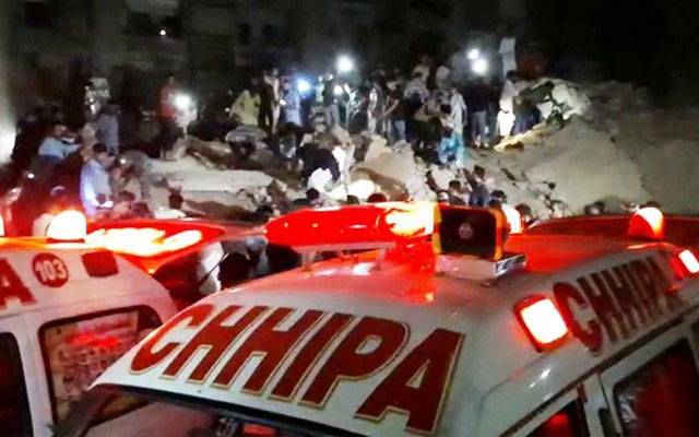 کراچی : لی مارکیٹ میں 5 منزلہ رہائشی عمارت گر نے سے 5 افراد جاں بحق ، 8 زخمی