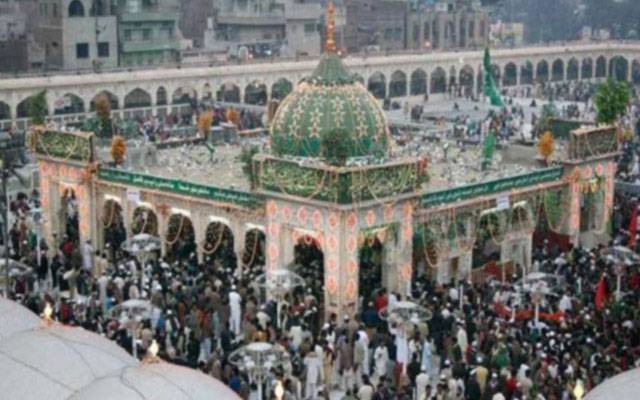 حضرت داتا گنج بخش رحمتہ اللہ علیہ کے مزار پر غسل مبارک کی تقریب، اہم رہنماؤں اور افسران کی شرکت 