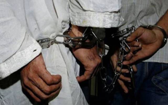 موٹروے کی حفاظتی باڑ اور درخت کاٹنے والے ملزمان رنگے ہاتھوں پکڑے گئے