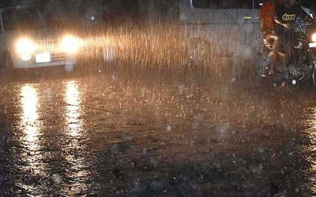 لاہور میں بارش سے بجلی کاترسیلی نظام متاثر،175سےزائدفیڈرزٹرپ کرگئے