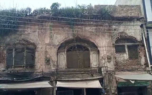  لاہور میں غیر قانونی ،خستہ حال عمارتوں کیخلاف کریک ڈاؤن کا آغاز 
