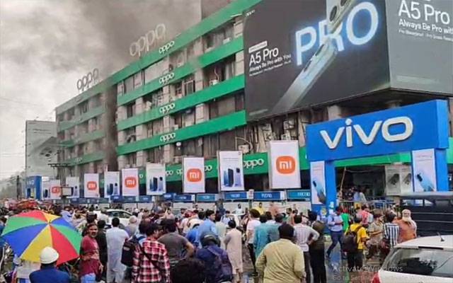 گلبرگ: حفیظ سنٹر میں آگ بھڑک اٹھی