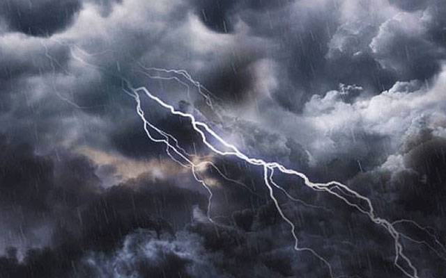 تیز ہواؤں اور گرج چمک کے ساتھ بارش کا امکان