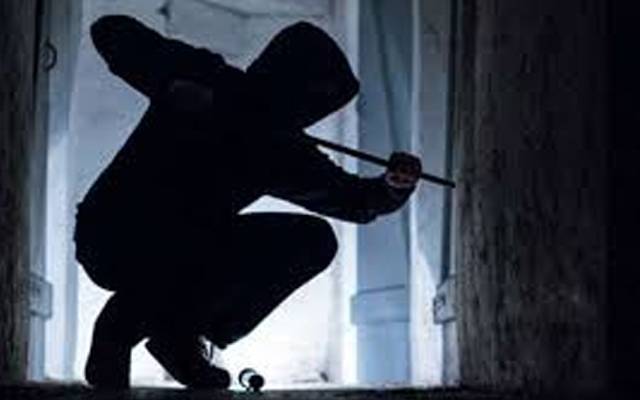 گھر میں چوری کی واردات تالے توڑ کر چور نقدی اور زیورات لے اڑے