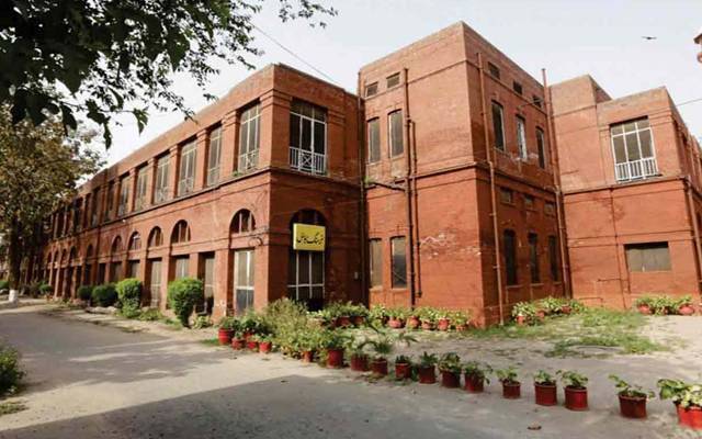 لیڈی ولنگڈن کی عمارت خطرناک قرار، ہسپتال کے 3 یونٹس فوری شفٹ کرنے کا فیصلہ