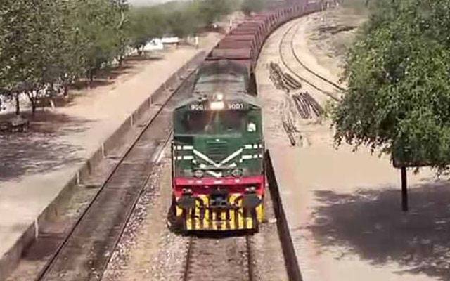 نوشہرہ؛ بچہ ٹرین کی زد میں آکر جاں بحق 