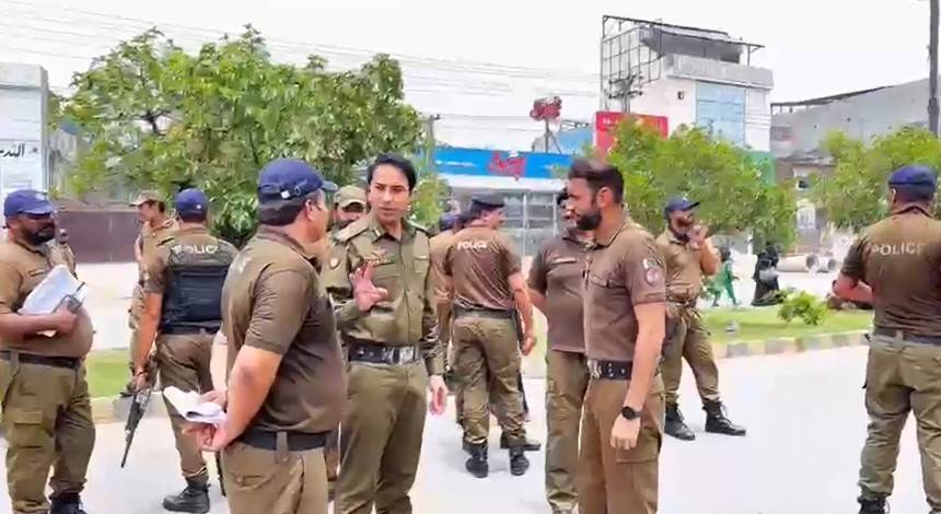 ڈی آئی جی آپریشنز کا امام بارگاہ صدا حسین کا دورہ؛روٹ پر سیکورٹی انتظاما ت کا جائزہ 