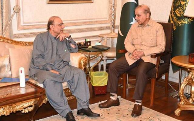 وزیراعظم کی صدر سے ملاقات: سیاسی، معاشی اور سیکورٹی صورتحال پر تبادلہ خیال