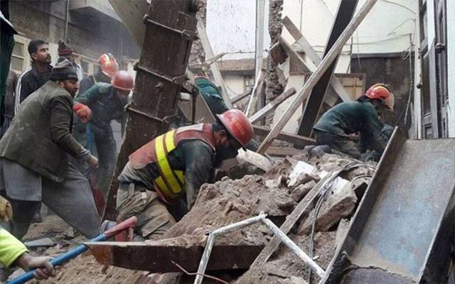 کاہنہ :مکان کی چھت گرنے سے ملبے تلے دب کر خاتون جاں بحق 