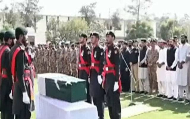 بلوچستان؛ دہشتگردوں سے مقابلے کے دوران شہید ہونیوالے میجر رب نواز کی نماز جنازہ ادا 
