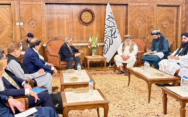 اسحاق ڈار کی افغان عبوری وزیر اعظم ملا محمد حسن اخوند سے ملاقات
