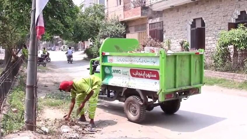  متوقع بارشوں کے پیش نظر ہاٹ سپاٹ ایریاز کی کلیئرنس ؛ ایل ڈبلیو ایم سی کی ٹیمیں فیلڈ میں متحرک