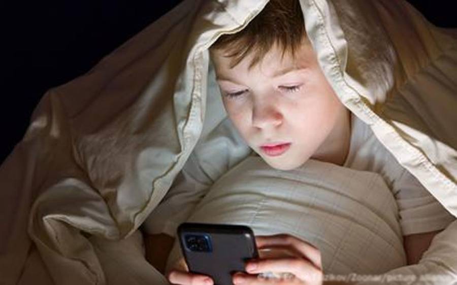 Kids using Social Media. Social platforms 