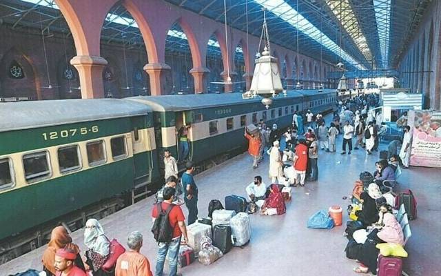 بوگیوں کی قلت؛ ایڈوانس ٹکٹیں لینے والے مسافروں کورقم ری فنڈ کرنے کا اعلان 