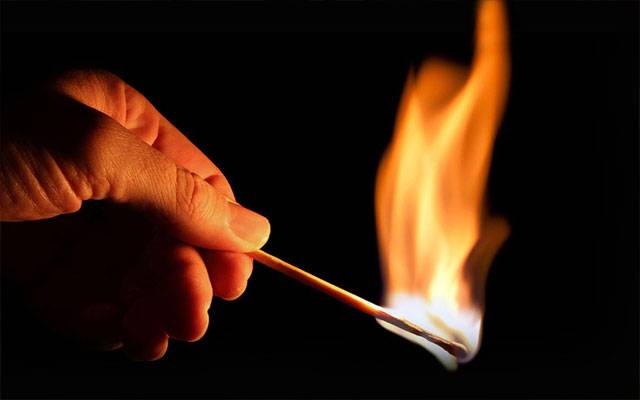  لاہور:ناراض بیوی کو منانے کیلئے خودسوزی کرنے والا شخص دم توڑ گیا
