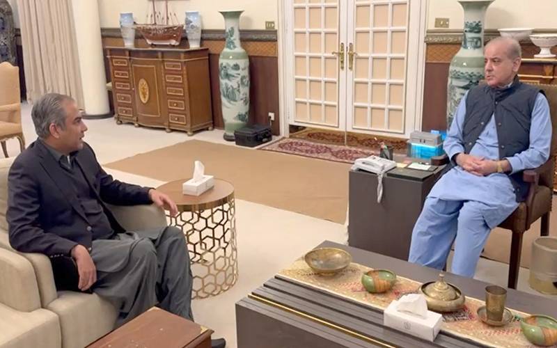 وزیرِ اعظم سے وزیرِ داخلہ کی ملاقات،زائرین کی نئی پالیسی پربریفنگ دی  