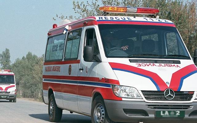  گاڑی بے قابوہو کر ڈیم میں جاگری، میاں بیوی اور3 بچے سوار تھے