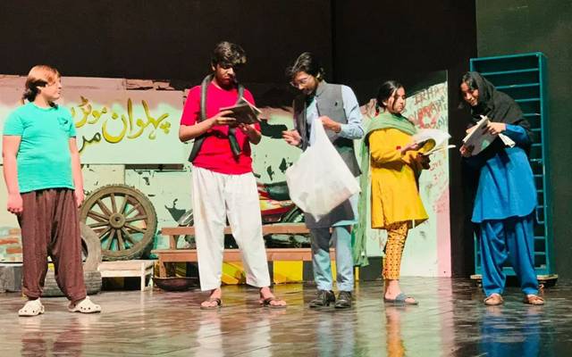 لاہور میں تھیٹر ہالزمالکان ہوجائیں خبردار، سخت احکامات جاری