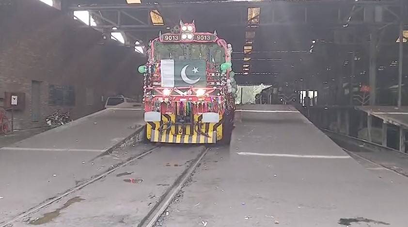 لاہور کراچی بزنس ٹرین کا افتتاح؛ بلٹ ٹرین شروع کرنے کی نوید