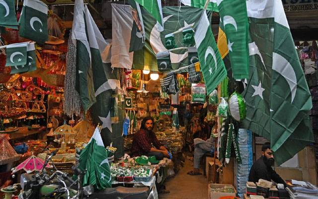 14 اگست؛ اردو بازار میں میلہ سج گیا