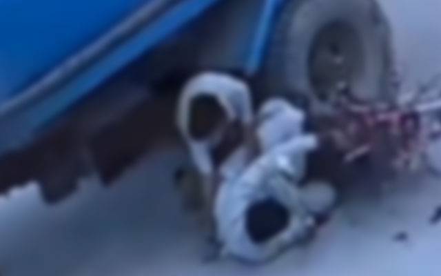 خوفناک ٹریفک حادثہ، نوجوان واٹر ٹینکر کے نیچے آ کر دم توڑ گیا