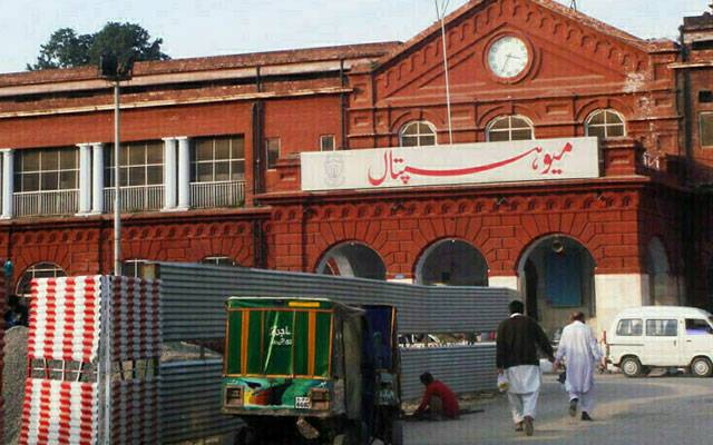 میو ہسپتال کے ڈاکٹروں،نرسوں اور دیگر سٹاف کو رواں ماہ کی تنخواہ نہ مل سکی