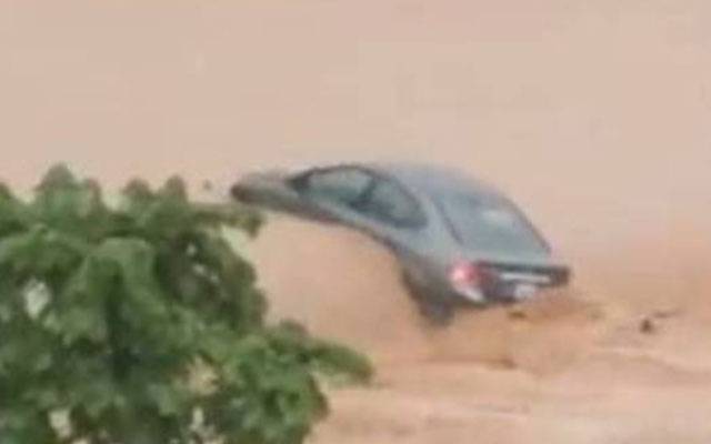 راولپنڈی :برساتی نالے میں بہہ جانے والی گاڑی 10 روز بعد مل گئی 