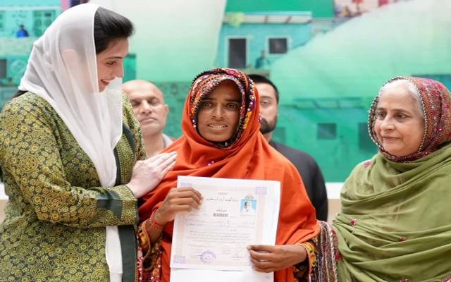 روٹی ،کپڑا ،مکان ، خاتون اول نے سچ کردکھایا؛خواتین کو گھروں کے مالکانہ حقوق دے دیے 