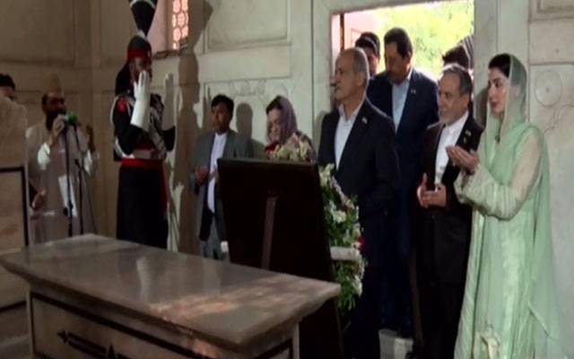 ایرانی صدر مسعودپز شکیان کی وزیراعلیٰ مریم نواز کے ہمراہ مزاراقبال پر حاضری، شاعر مشرق کوخراجِ عقیدت پیش کیا