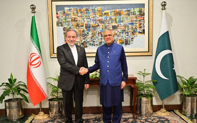 اسحاق ڈار کی ایران کے وزیر خارجہ سے ملاقات، دوطرفہ روابط کو مزید فروغ دینے پرگفتگو
