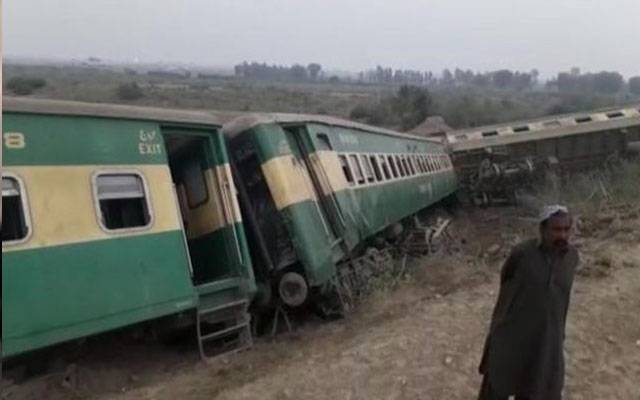  لاہور سے کراچی جانے والی پاک بزنس ایکسپریس ٹرین حادثے کا شکار
