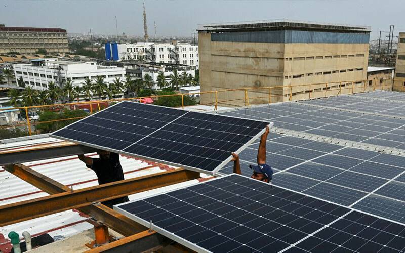  حکومت کا بجلی صارفین کو مفت سولر سسٹم دینے کا فیصلہ