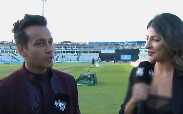 لیجنڈز لیگ کے مالک کا لائیو نشریات کے دوران پریزینٹر کیلئے پرپوزل،ویڈیو  وائرل 