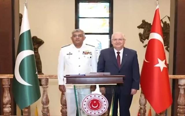 پاک بحریہ کے سربراہ کو ترکیہ میں اعلیٰ عسکری اعزاز سے نواز دیا گیا