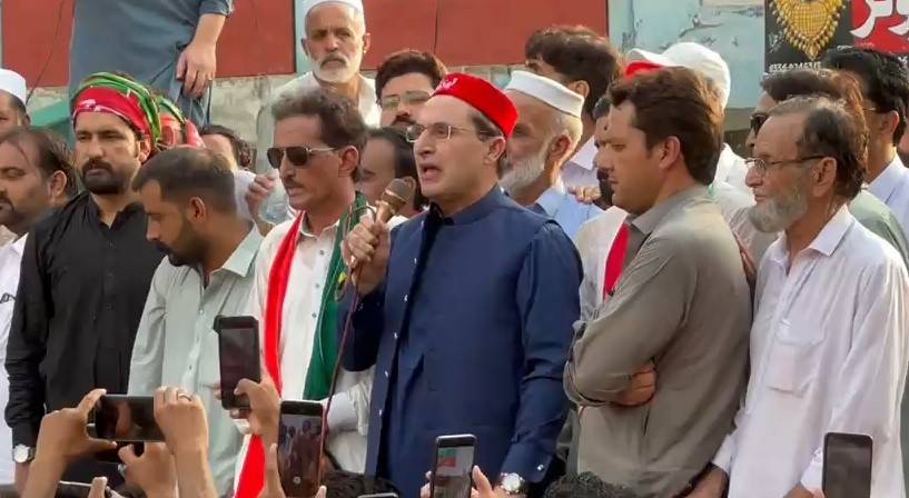 خان صاحب بات چیت کے لیے تیار ہیں؛ چیئرمین پی ٹی آئی بیرسٹر گوہر
