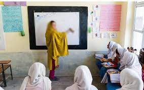 کنٹریکٹ اور اسسٹنٹ ایجوکیشن آفیسرز کے لیے بری خبر