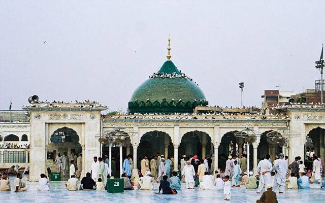 حضرت داتا گنج بخش ؒکے مزار شریف کوعقیدت مندوں کیلئے کھول دیا گیا