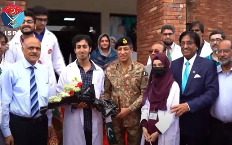 ڈی جی آئی ایس پی آر کی طلبہ سے خصوصی نشست، طلبہ کا افواج پاکستان سے اظہار یکجہتی 