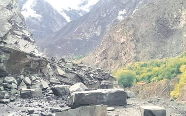 گلگت : لینڈسلائیڈنگ سے ملبے تلے دب کر 8 رضاکار جاں بحق